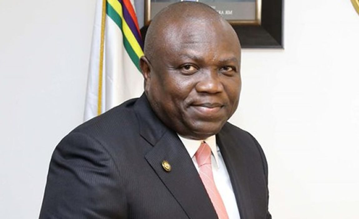 EFCC Operatives Raids Epe Home Of Former Governor Of Lagos State, Akinwunmi Ambode