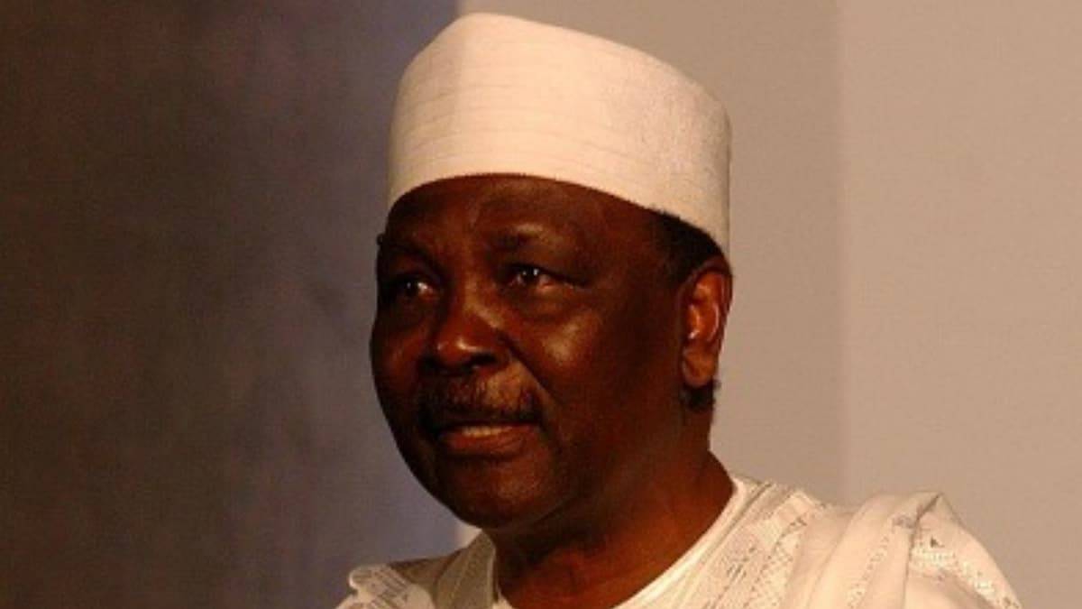 Gowon has denied looting ‘half of CBN’ as military leader