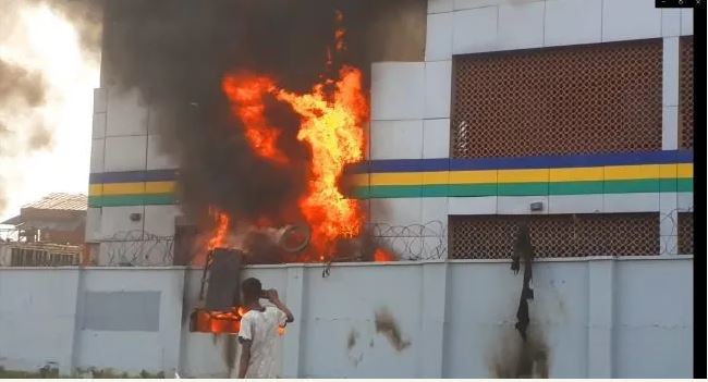 Mob Set Ablaze A Police Station In Anambra State