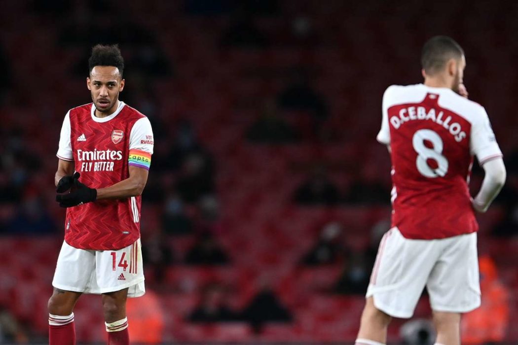 Late Aubameyang Header Helps Arsenal Advance