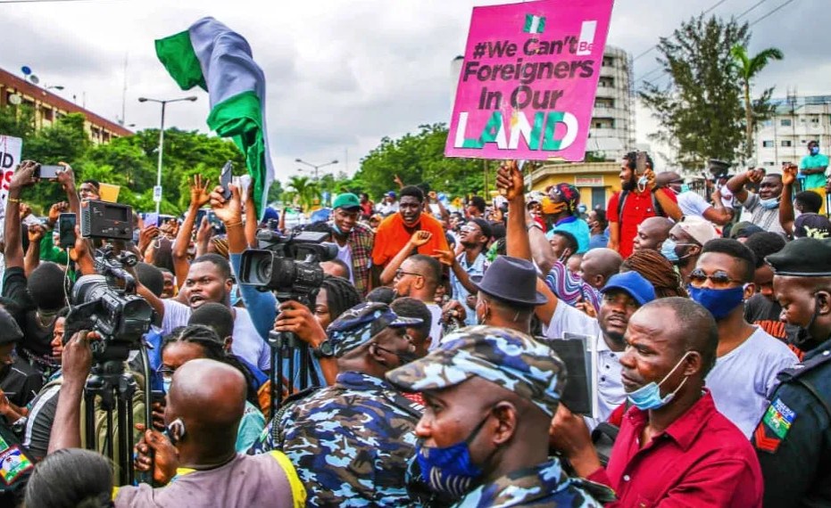 #Endsars: Armed policemen drafted to the Lekki toll gate as state police command vows not to allow any second wave of protests