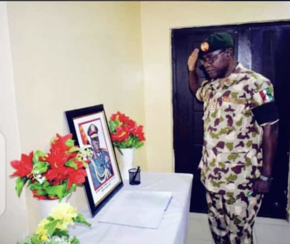 New Chief Of Army Staff Pays His Final Respects To His Predecessor