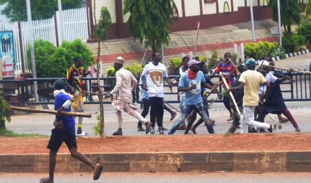 Armed Thugs Attacks Protesting NLC Members In Kaduna State