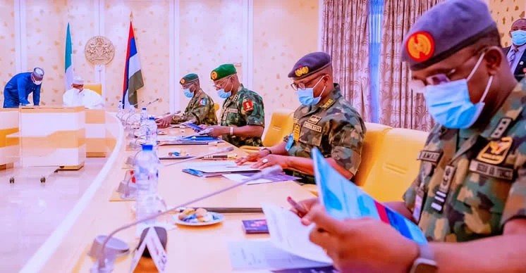 Buhari Meets Security Chiefs, Others