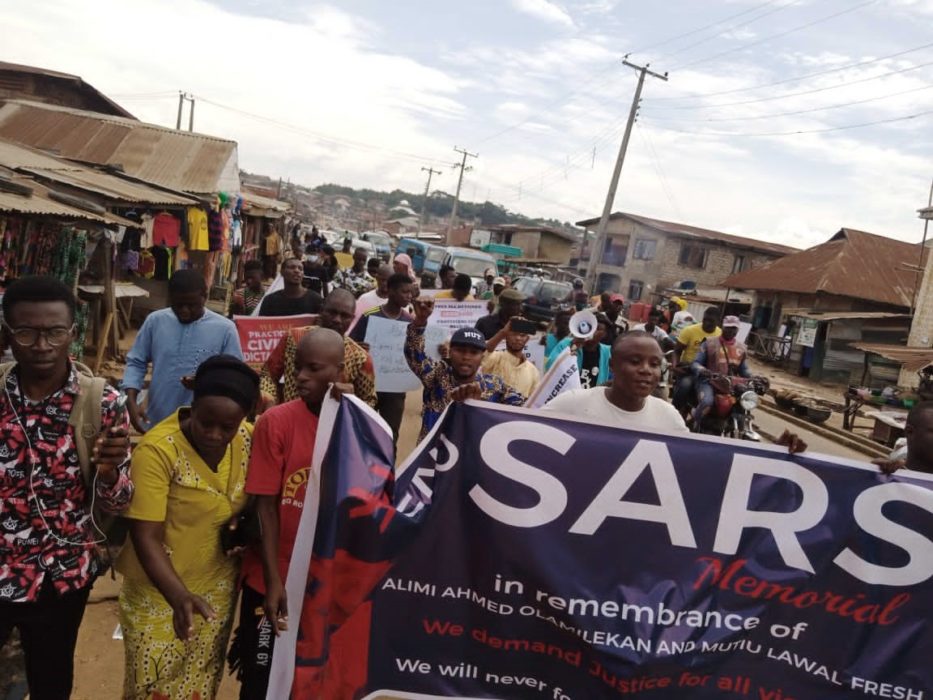 U.S Advises Endsars Protesters To Take Political Approach As Pro-Buhari Protesters Say Nobody Died At Lekki Tollgate