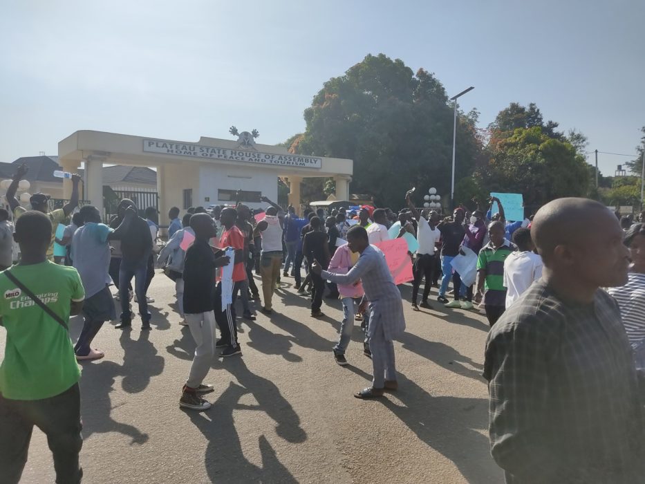 Youths Storm Plateau Assembly To Protest The Recent Impeachment Of Speaker