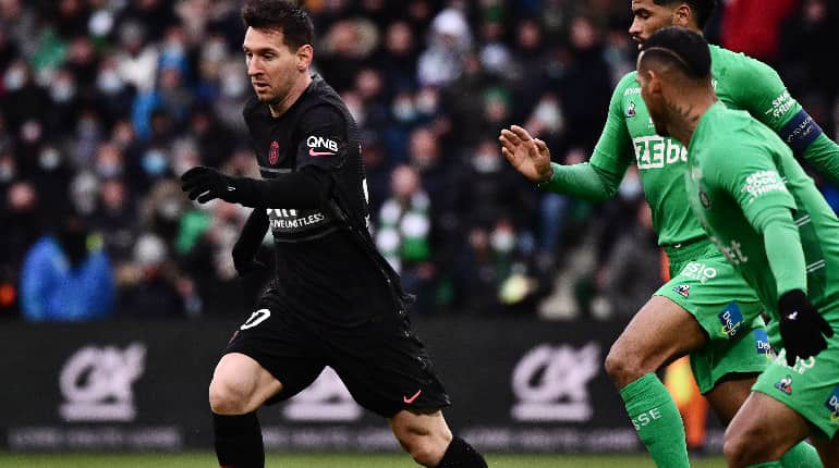 PSG Score Late Goals To Claim Victory Over 10-Man St. Etienne