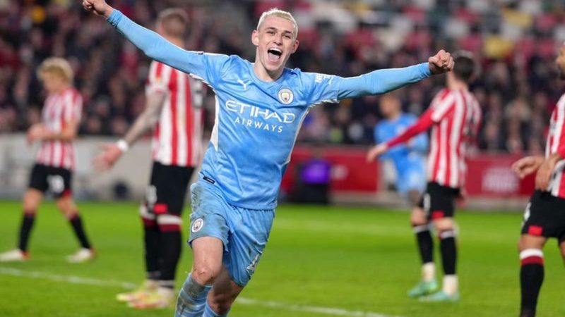 Phil Foden Stars as Man City Go Eight Points Clear