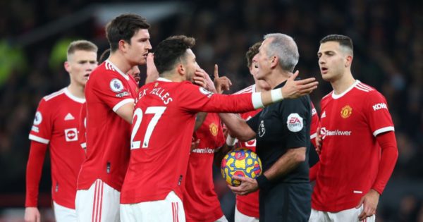 Manchester United Defeat Arsenal After Controversial Opener