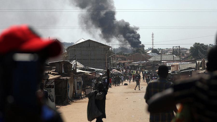 Stray Nigerian airstrike leaves smoking ruins in Niger border town