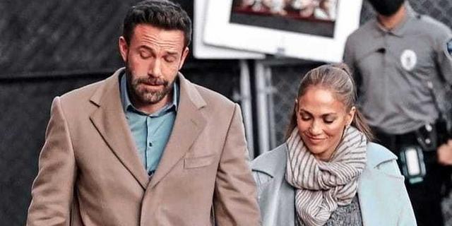 Jennifer Lopez Sparks Ben Affleck Engagement Rumours With Massive Ring