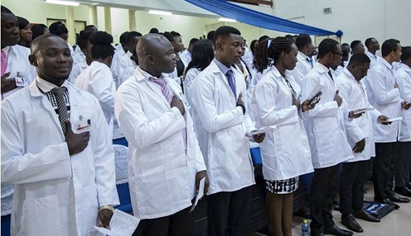 FG Begs Doctors And Nurses To Remain in Nigeria