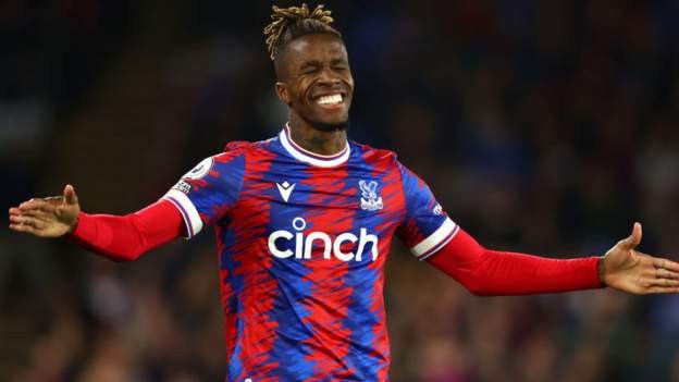 Crystal Palace Come From Behind To Defeat Manager Less Wolves