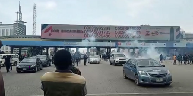 Police Teargas Youths Holding #Endsars Memorial In Lekki