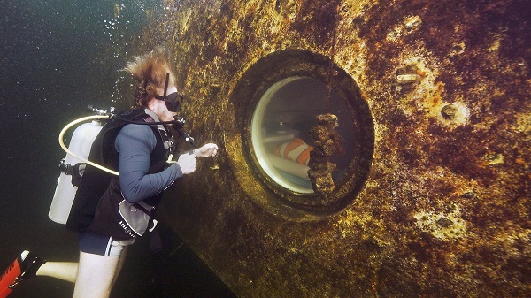 American Man Breaks Record For Living Underwater