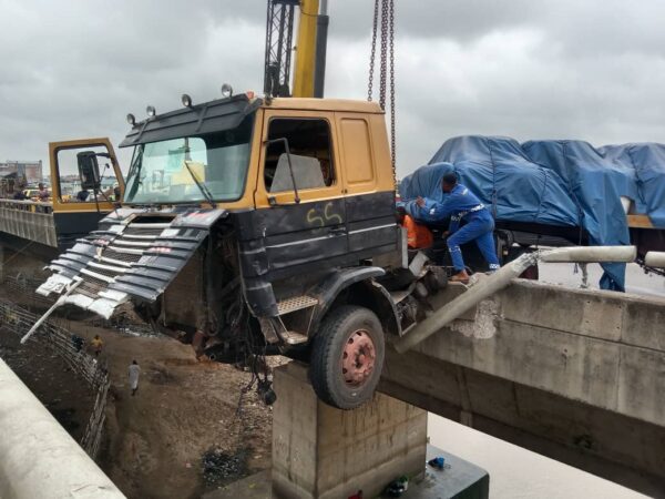 Gridlock As Heavily Loaded Truck Falls On Lagos Bridge