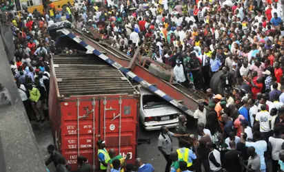 Three Individuals Survive Terrifying Container Accident In Ojuelegba, Lagos