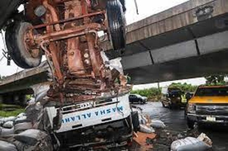 Lagos State Government Clears Debris of Bridge Pulled Down by Truck at Alapere Estate Gate