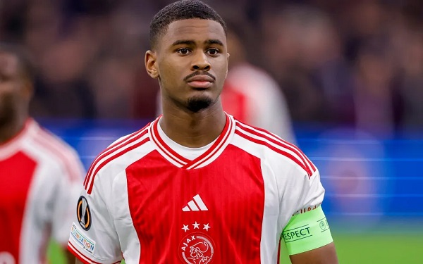 Arsenal are considering a deal for Ajax wonderkid, Jorrel Hato 