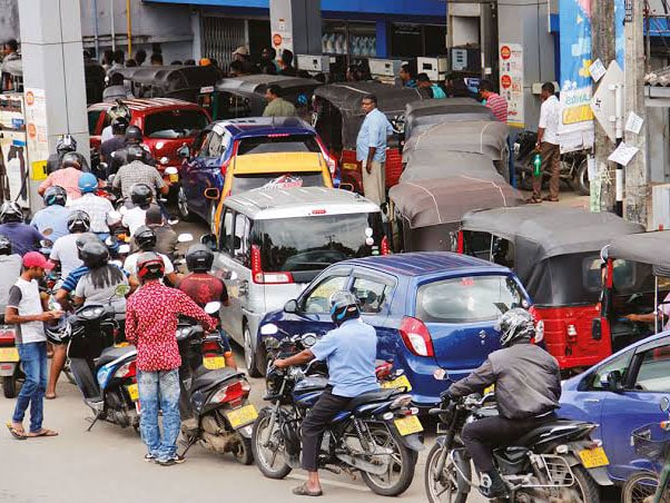 Black Market Fuel Hits ₦1,000/Ltr As Fuel Queues Reappear