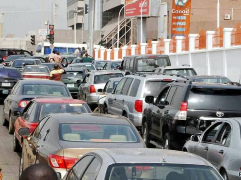 Fuel Shortage Cause Queues in Abuja and Five Other States