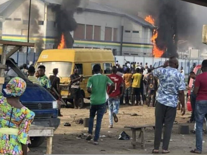 Over 100 Hoodlums Attack Ipaja Police Station In Lagos