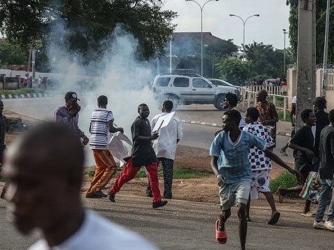 #NigeriaAt64: Thugs Disrupt Protests in Port Harcourt