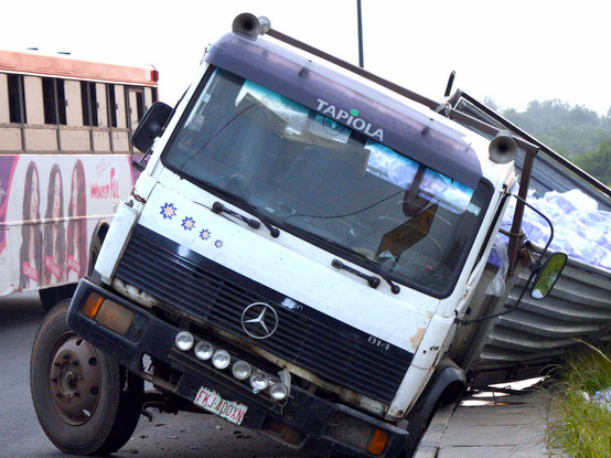 Trailer Crash Causes Gridlock on Lagos-Ibadan Expressway