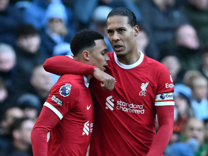 Van Dijk Backs Alexander-Arnold Following Performance Against Manchester United