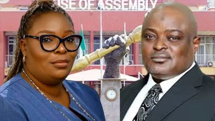 Obasa Attends Lagos Assembly, Participates in Lawmakers’ Meeting with Meranda Outside Chamber